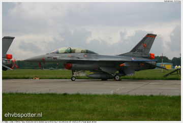 2004_06_18_08_14_45_F-16BM - J-066