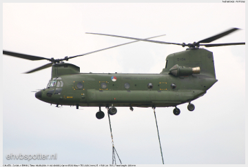 2004_06_18_11_42_40_CH-47D - D-104