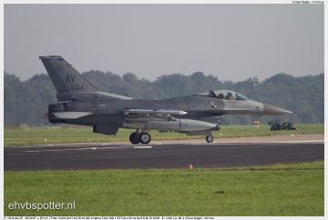 2011_09_30_10_25_19_F-16CG-40-CF - 89-2047