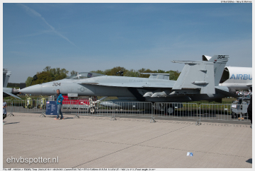 2018_04_28_11_49_29_F-A-18E - 166824